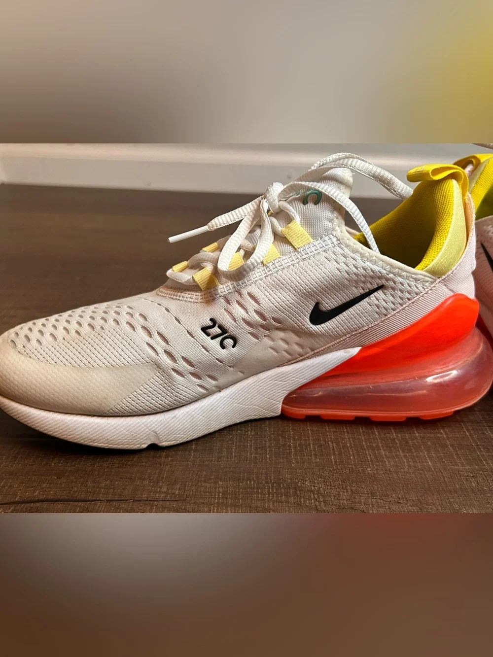 Nike Air Max 270 White Black Bright Crimson FZ3624-100 Women's Size 8